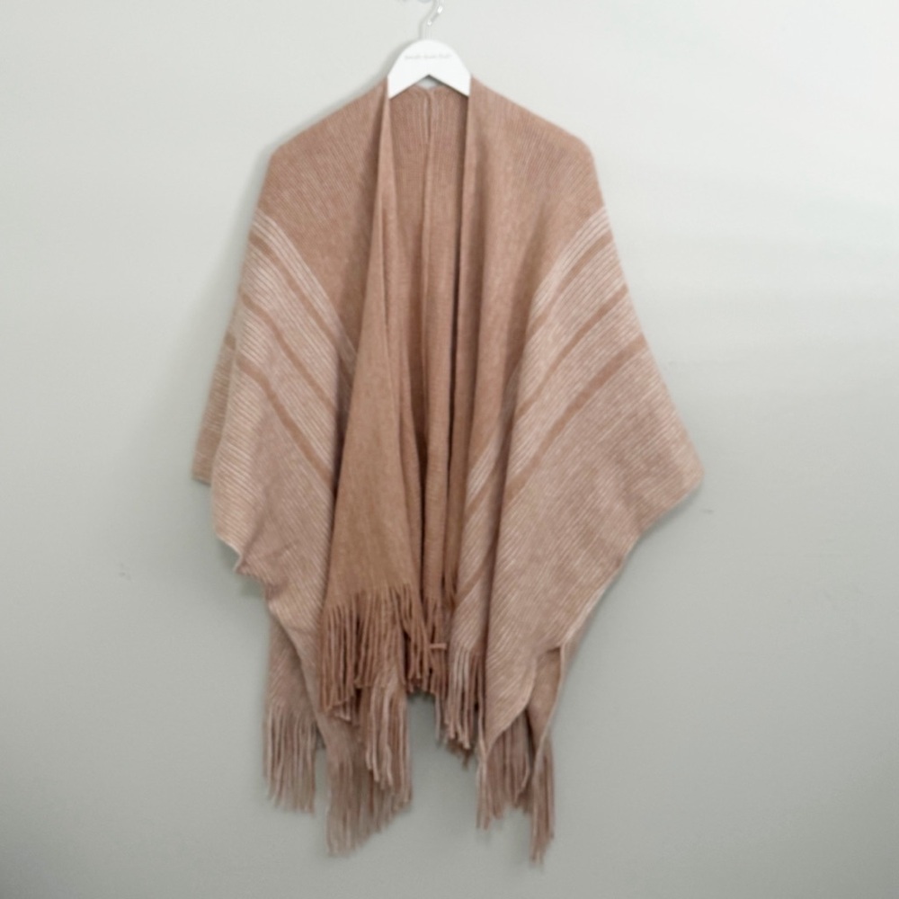 GENTLE FAWN Women’s Beige Ivory Fringed Chunky Knit Kimono Shawl Cover One Size